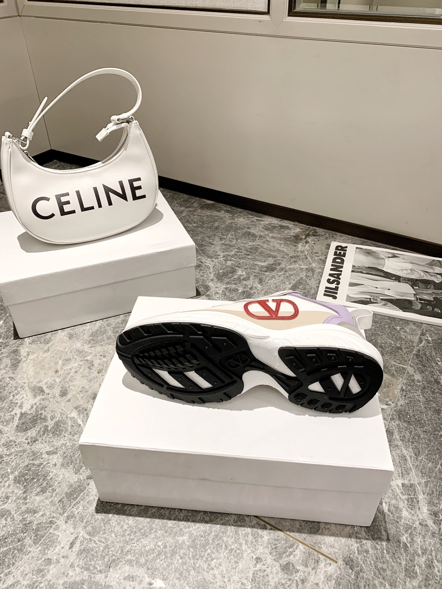 【Valentino】𝟐𝟎𝟐𝟏/𝐒𝐒 𝐧𝐞𝐰 Valentino 2022 ss spring-summer collection of new old man shoes