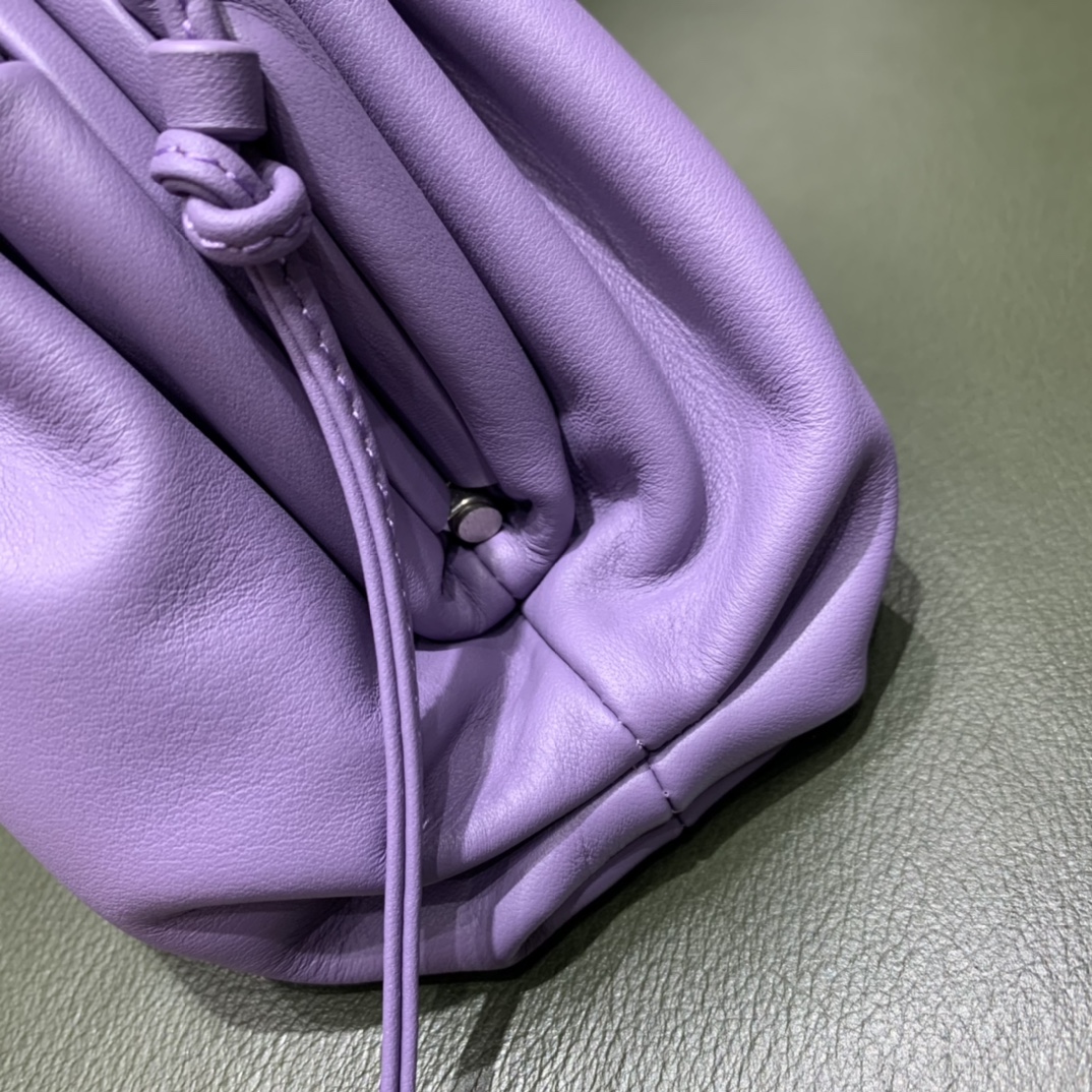 Bottega Veneta  THE MINI POUCH  #585852