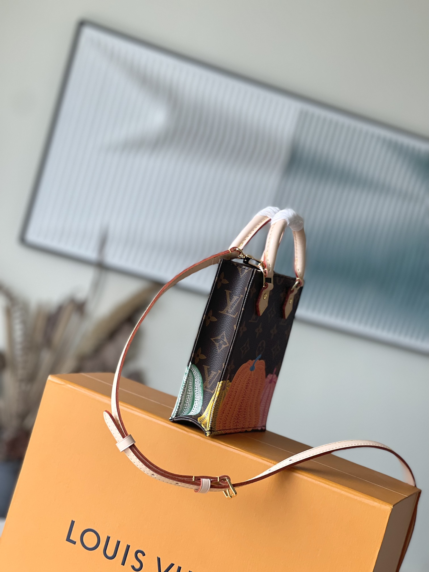 𝐋𝐎𝐔𝐈𝐒 𝐕𝐔𝐈𝐓𝐓𝐎𝐍 M82112 LV x YK PETIT SAC PLAT Bag