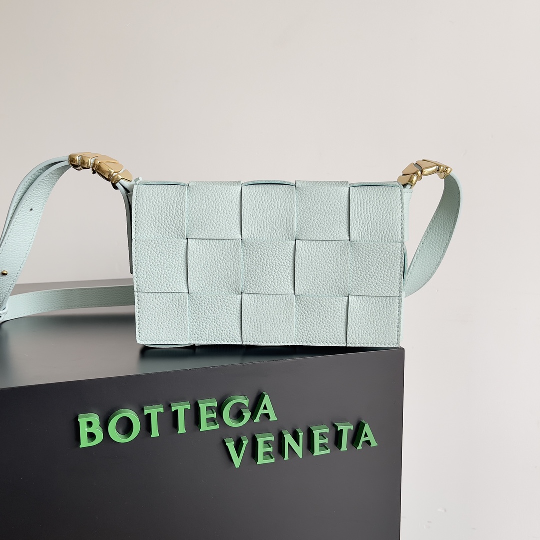 Bottega Veneta Cassette 5-panel lychee print Aqua Duck Blue #666870