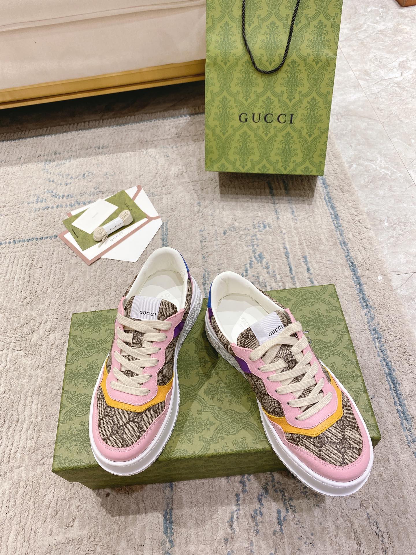 Gucci 𝟐𝟎𝟐𝟐ss new couple models 💑 full series of thick-soled white shoes
