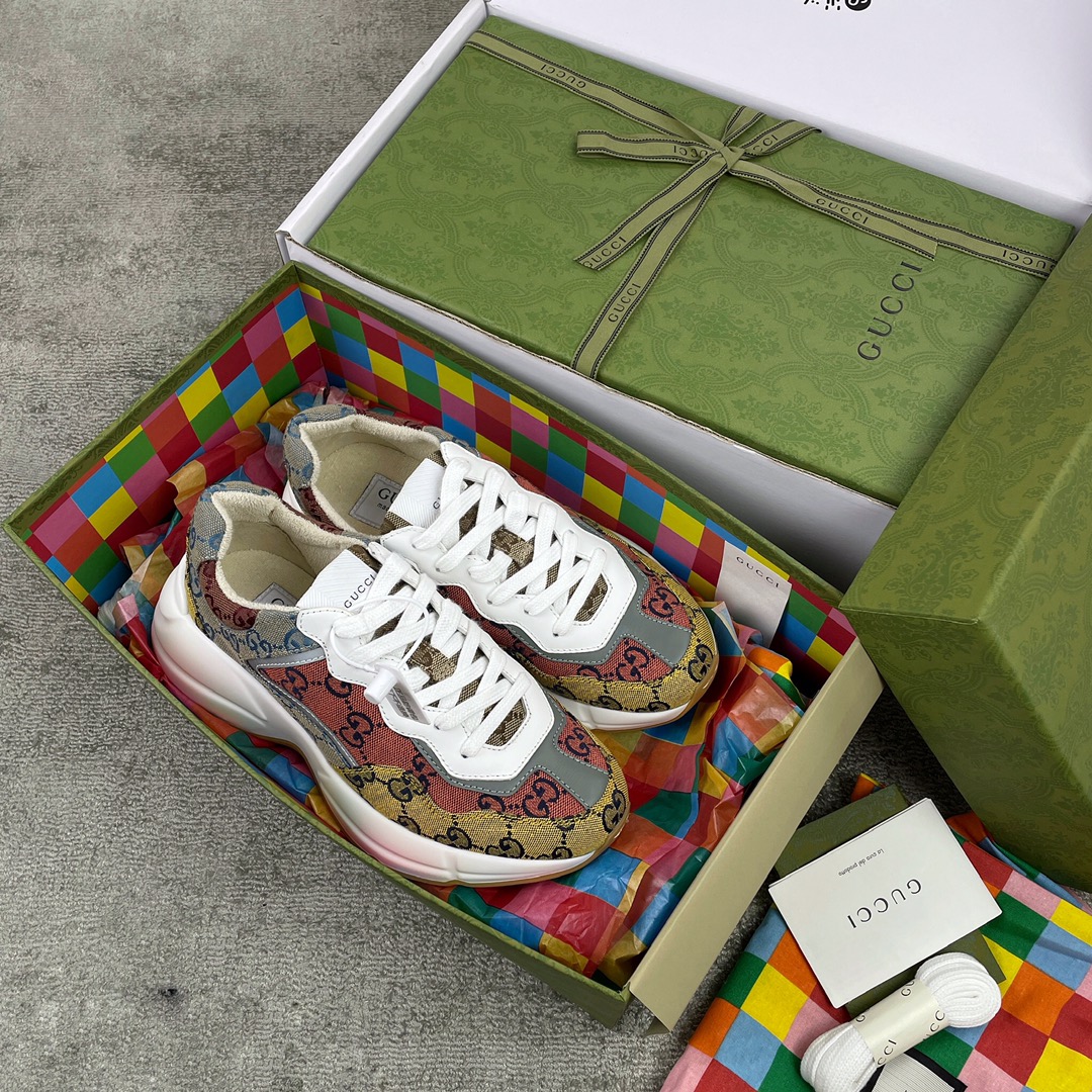 Gucci Pops This collection has a lot of flora and fauna elements Original material