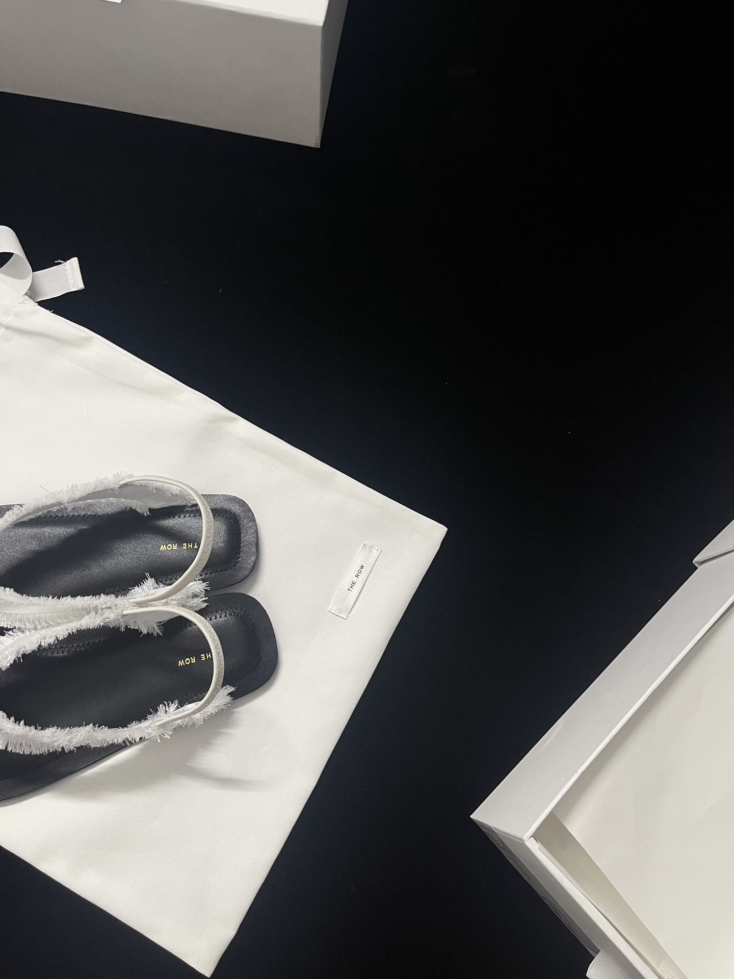 𝐓𝐡𝐞 𝐫𝐨𝐰 ｜𝟐𝟎𝟐𝟑/𝐒𝐒 𝐧𝐞𝐰 Minimalist sandals