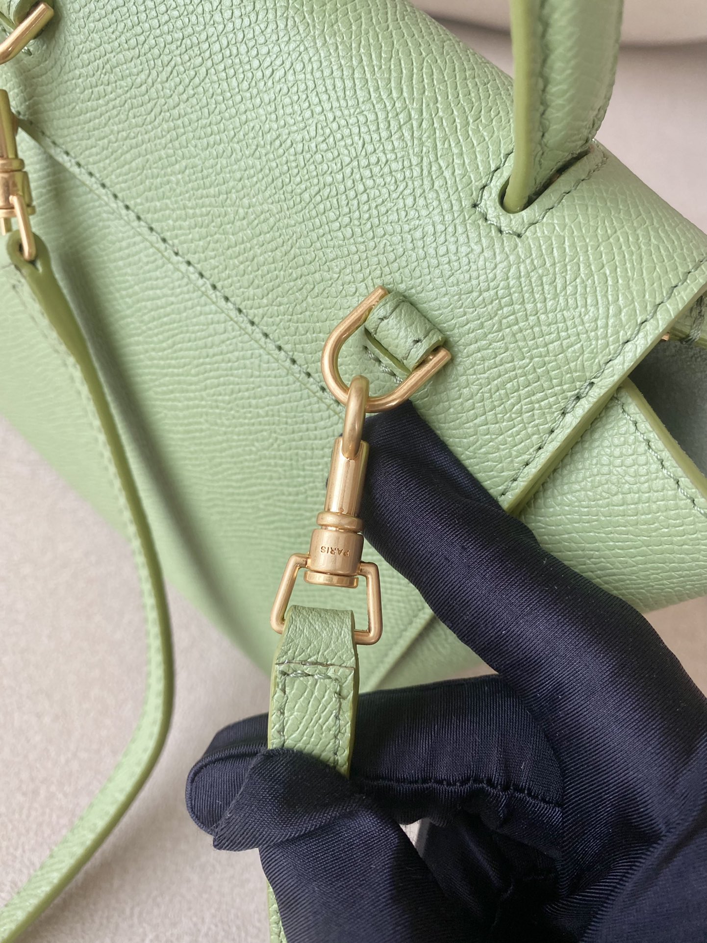 𝐂𝐞𝐥𝐢𝐧𝐞 𝐛𝐞𝐥𝐭 𝐩𝐢𝐜𝐨 𝟏𝟔𝐜𝐦 Grained Calfskin Bag