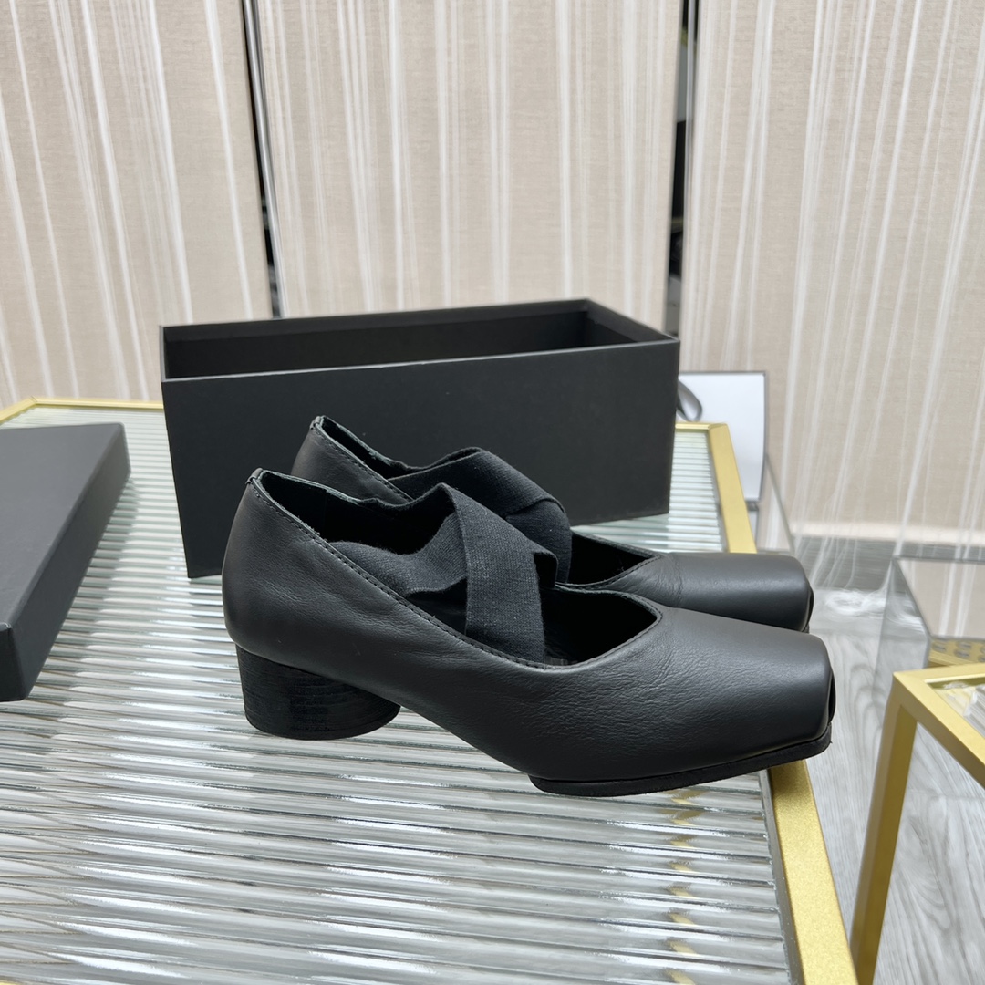 𝐔𝐌𝐀 𝐖𝐀𝐍𝐆｜𝟐𝟎𝟐𝟑/𝐒𝐒 𝐧𝐞𝐰  UMA WANG classic models retro do old ballet shoes