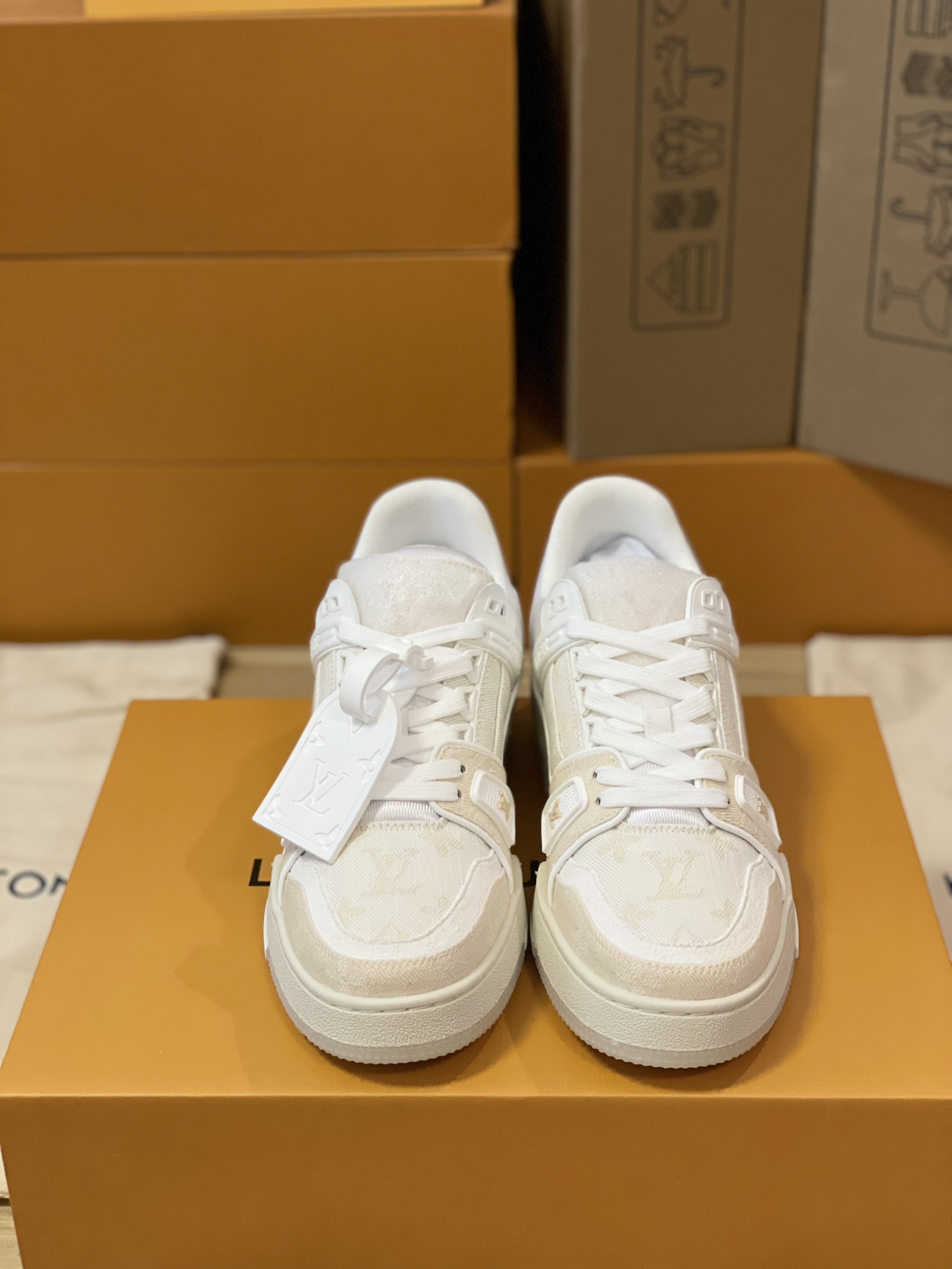 Louis Vuitton  Trainer 情侣款 款号1A8Z4S