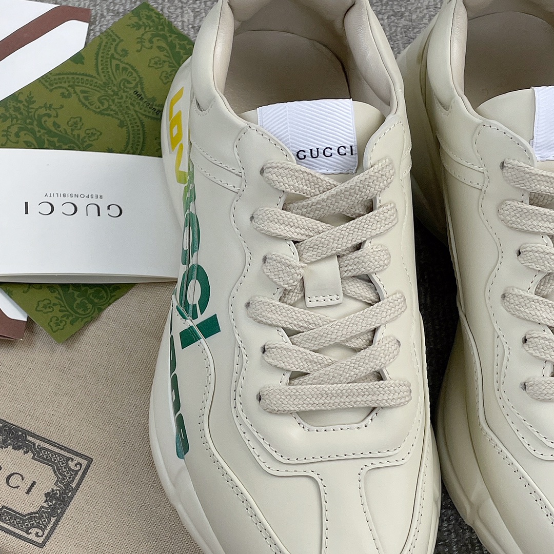 Gucci Pops This collection has a lot of flora and fauna elements Original material