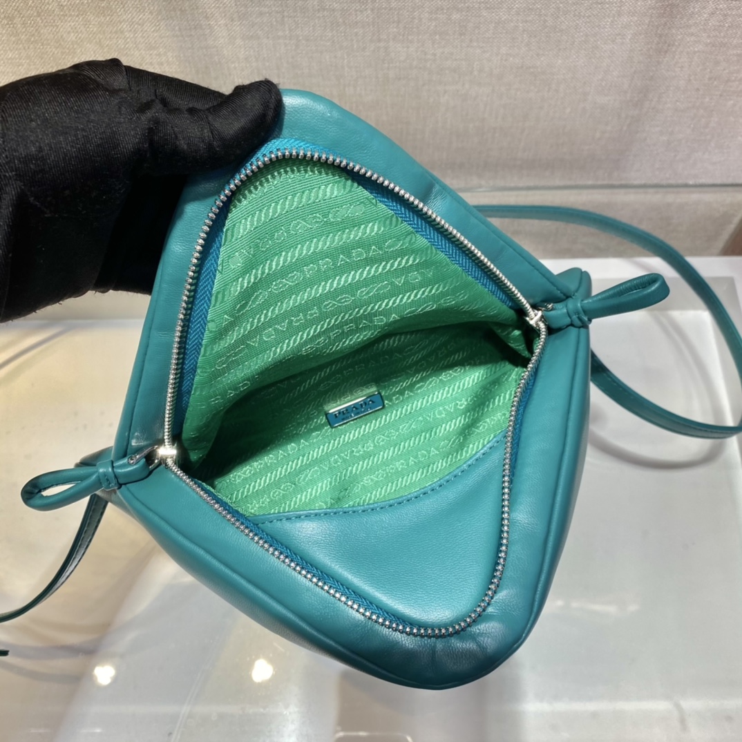 𝐏𝐑𝐀𝐃𝐀 New Women's Bag 1BA315