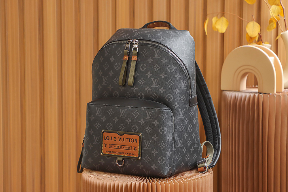 Louis Vuitton 𝘿𝙄𝙎𝘾𝙊𝙑𝙀𝙍𝙔 Backpack M45218