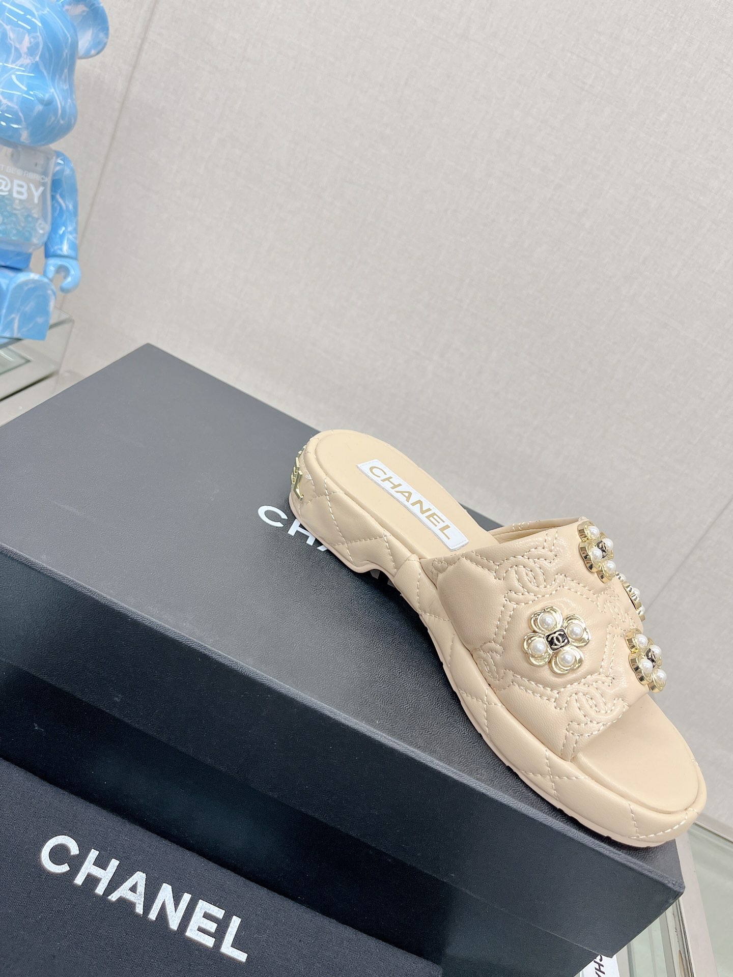 CHANEL water table thick bottom pearl flower slippers original rubber sole
