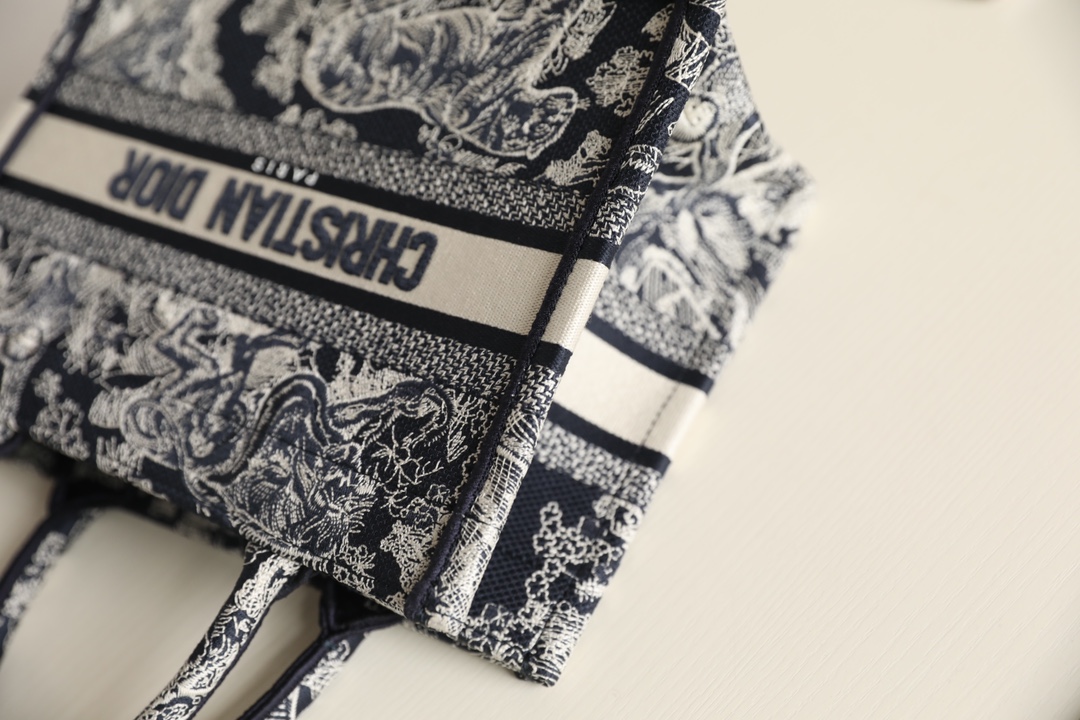 DIOR TOTE blue tiger pattern