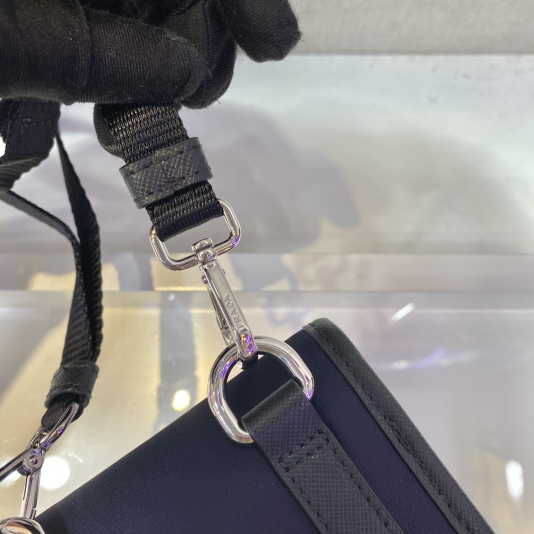 𝐏𝐑𝐀𝐃𝐀𝐀 New cell phone bag