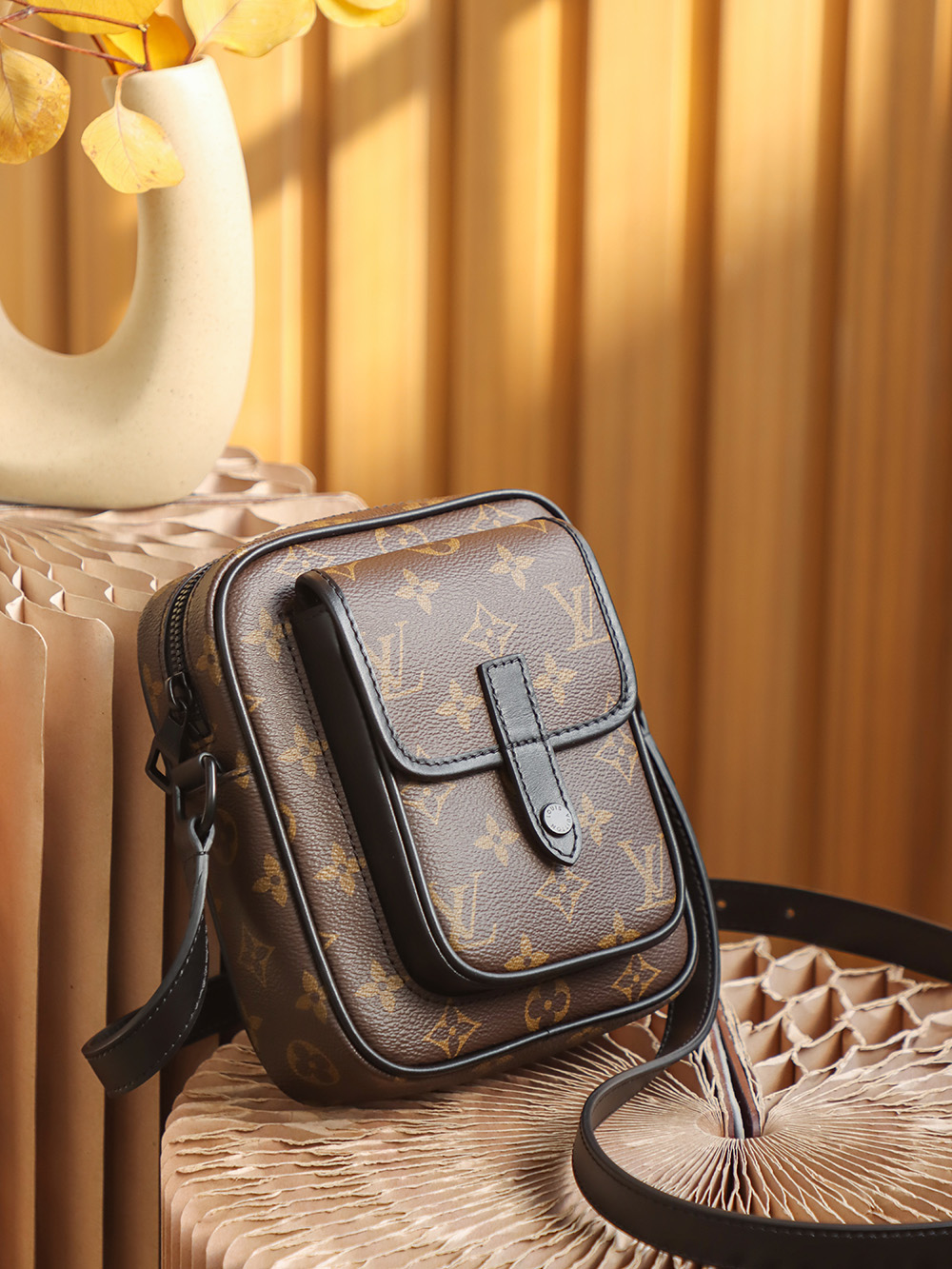 Louis Vuitton 𝐂𝐇𝐑𝐈𝐒𝐓𝐎𝐏𝐇𝐄𝐑 camera bag M69404