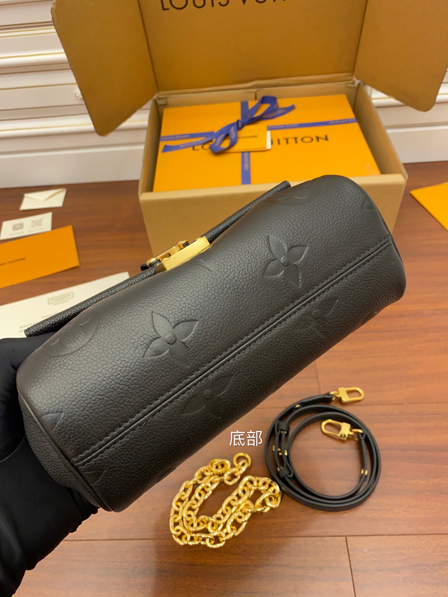 Louis Vuitton  M45813
