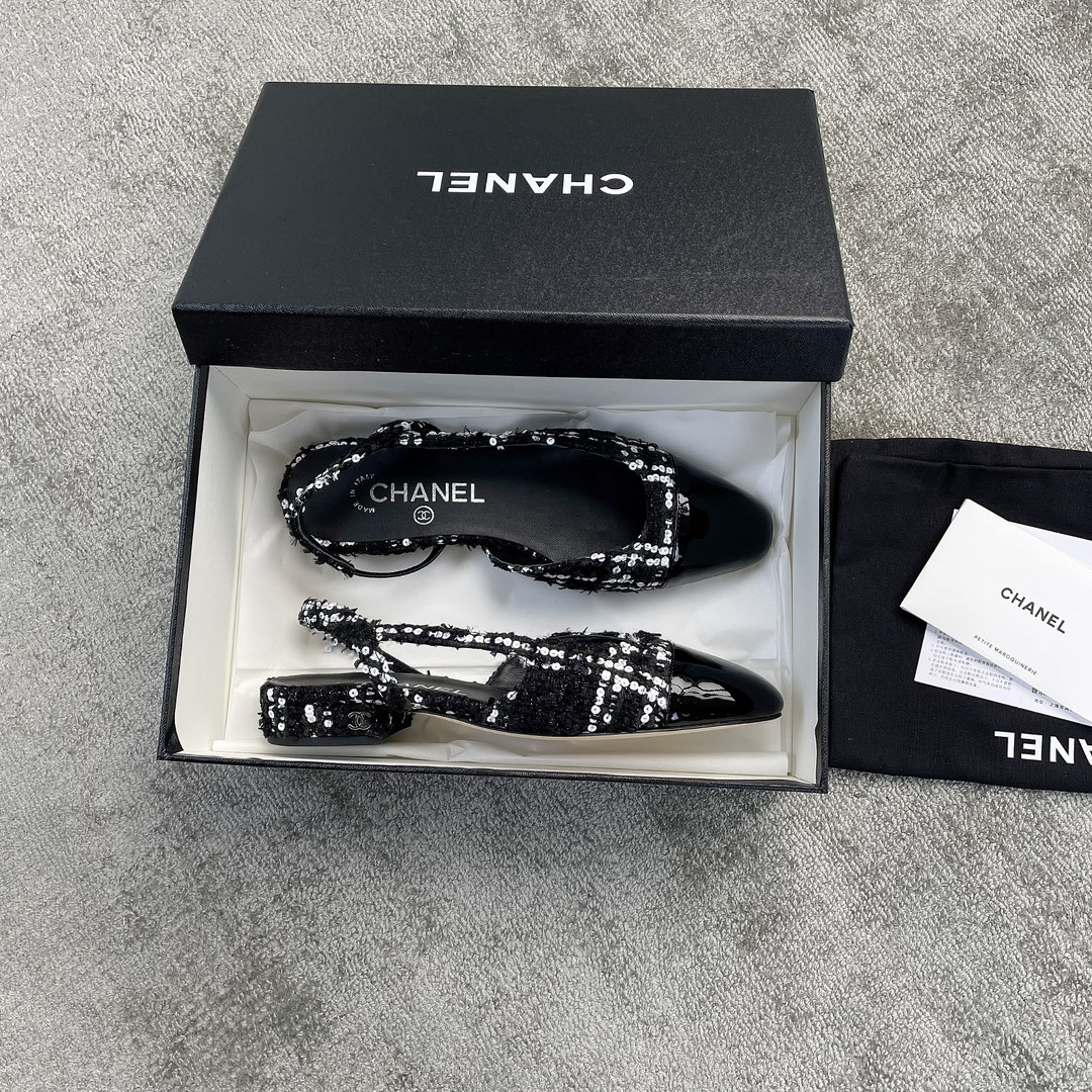 CHANEL especially popular color blocking single shoes continue the classic Chanel characteristics