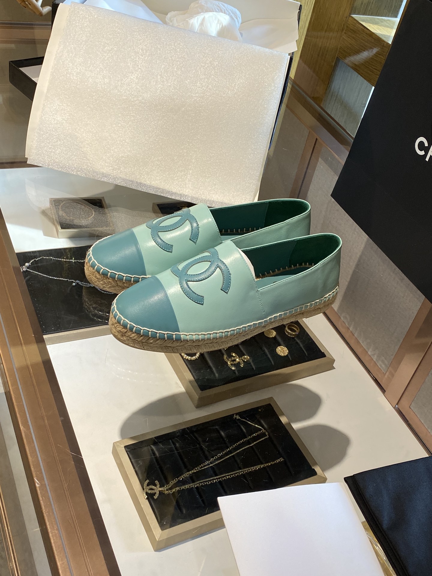 CHANEL fisherman shoes Chanel classic version of the original injection of rubber translucent rubber original color hemp sole