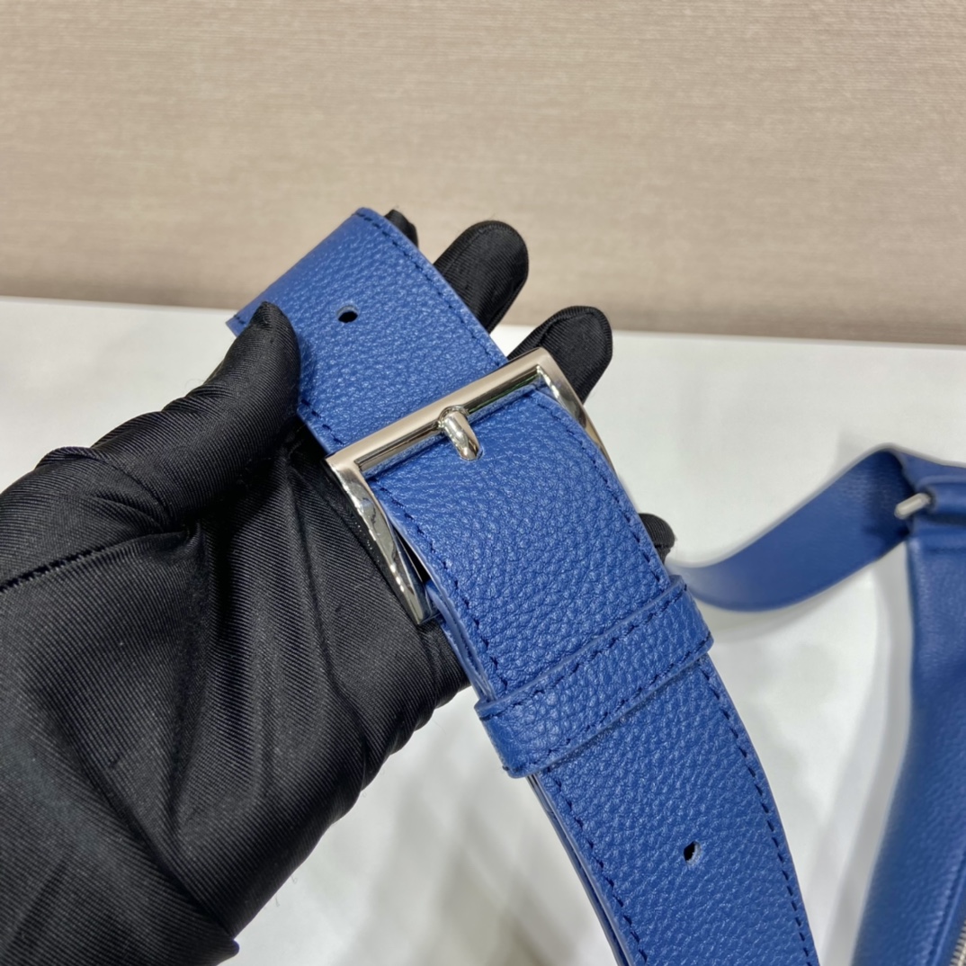 𝐏𝐑𝐀𝐃𝐀  New Chest Bag 2VZ092