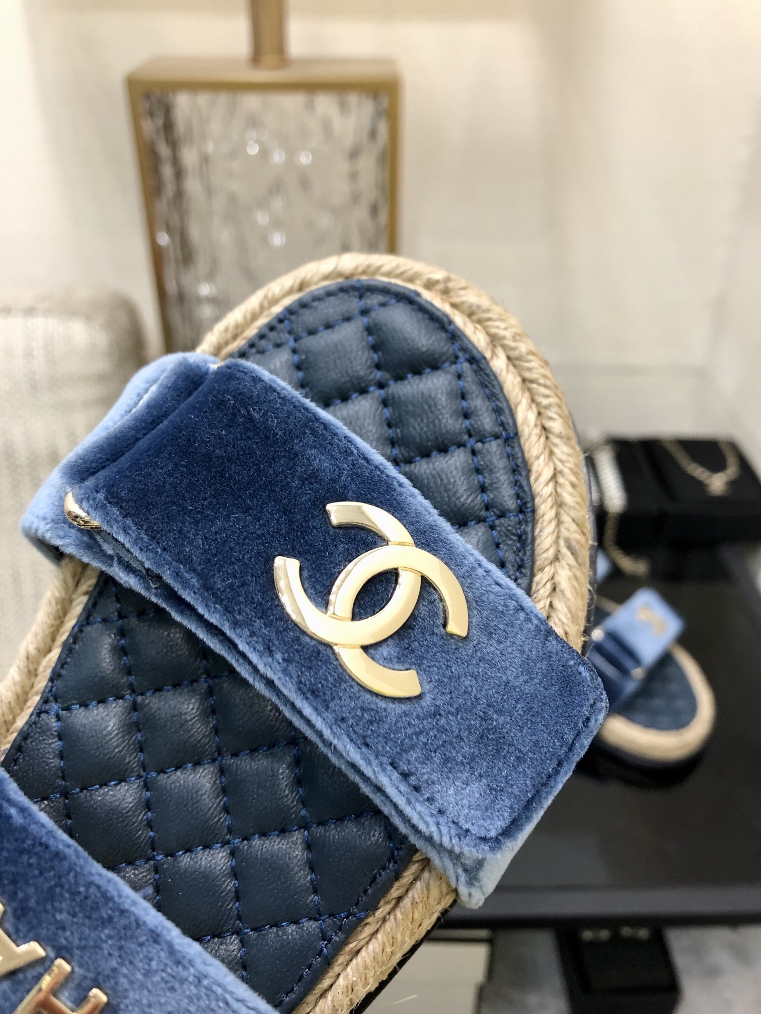 CHANEL 2023 spring and summer latest woven velcro slippers Italy imported multi-layer leather outsole