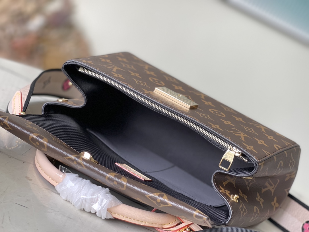 𝐋𝐎𝐔𝐈𝐒 𝐕𝐔𝐈𝐓𝐓𝐎𝐍    M46372