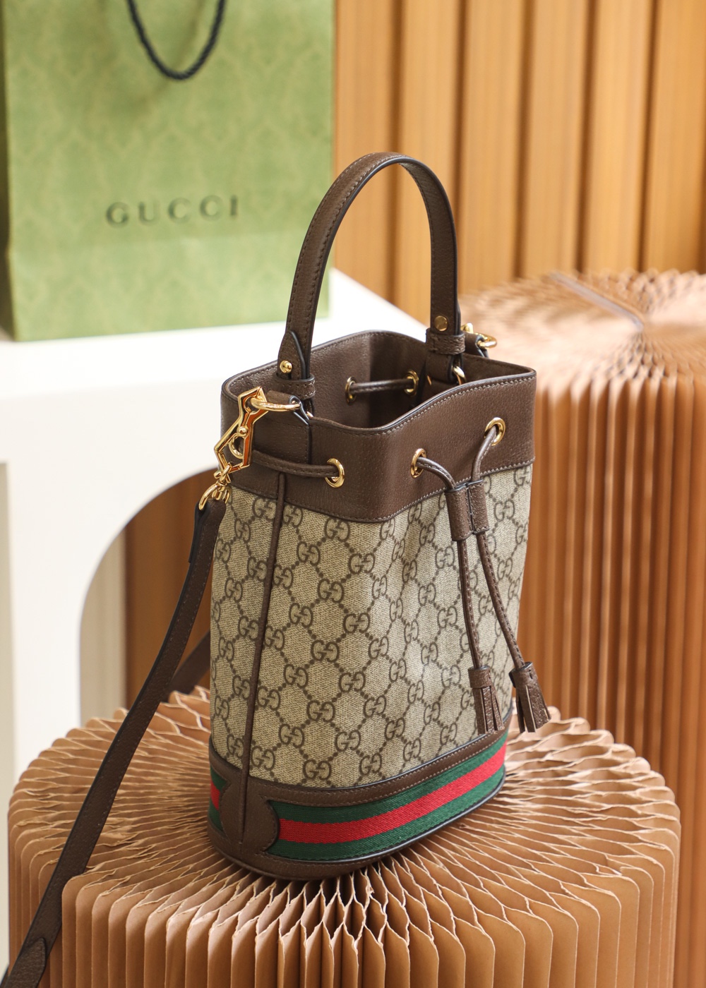 GUCCI 𝐎𝐩𝐡𝐢𝐝𝐚 𝐆𝐆 Classic Family Bucket Bag #550621