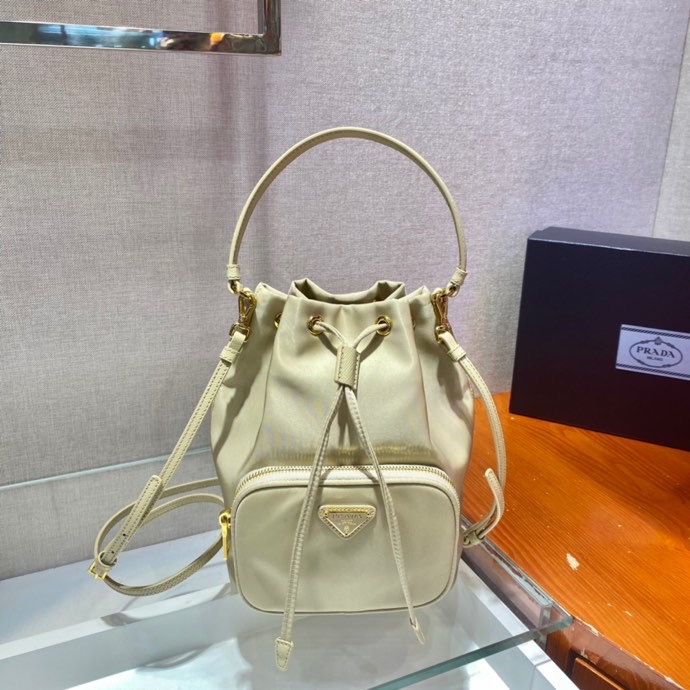 𝐏𝐑𝐀𝐃𝐀 Classic model 1BH038