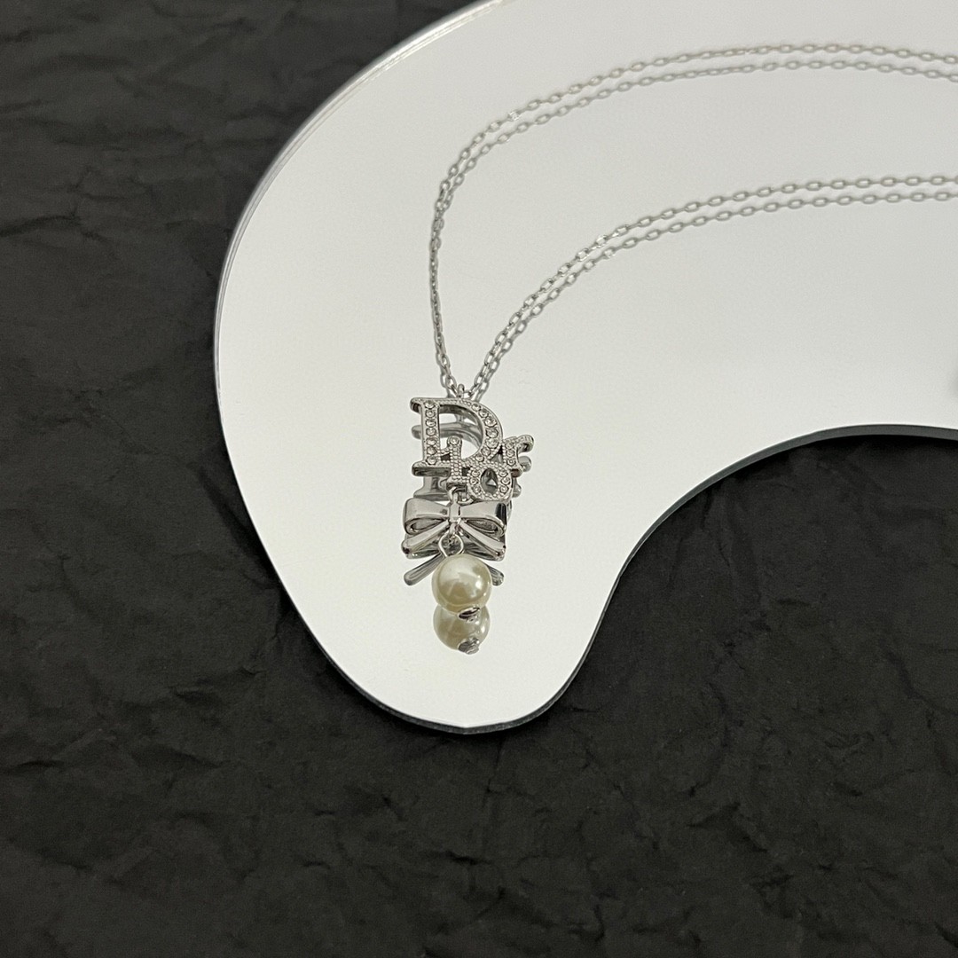 Dior necklace
