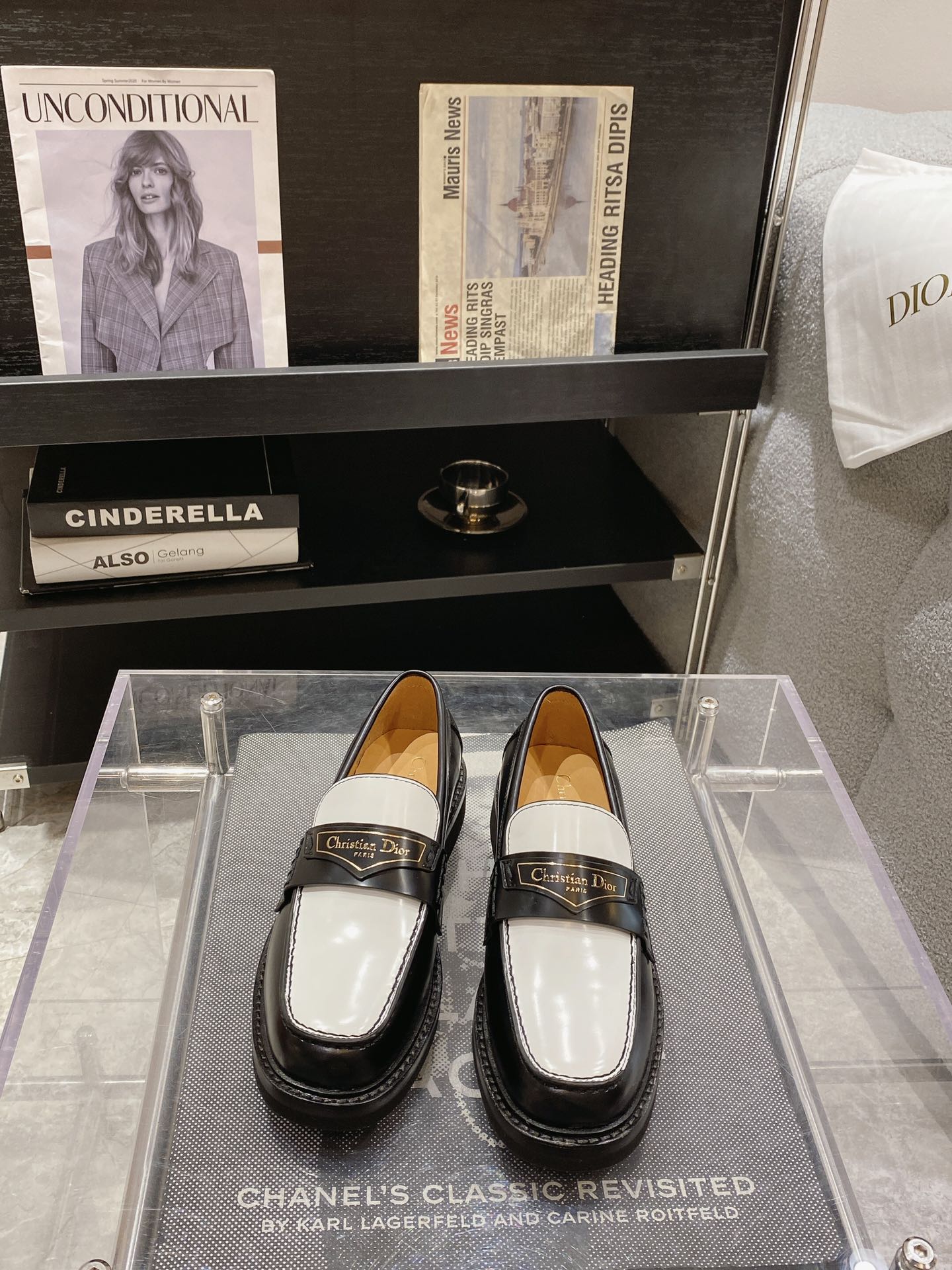 DIOR Early Spring 2023 New Loafers Black and White