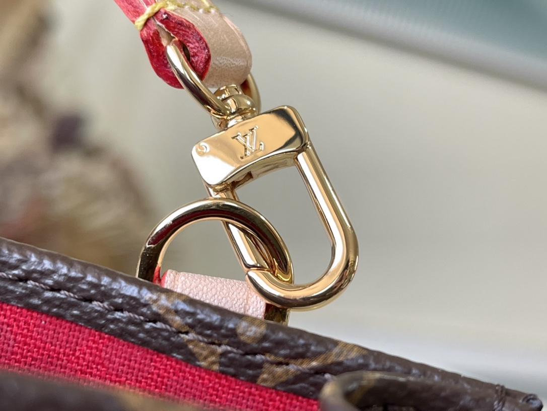 𝐋𝐎𝐔𝐈𝐒 𝐕𝐔𝐈𝐓𝐓𝐎𝐍   M81867