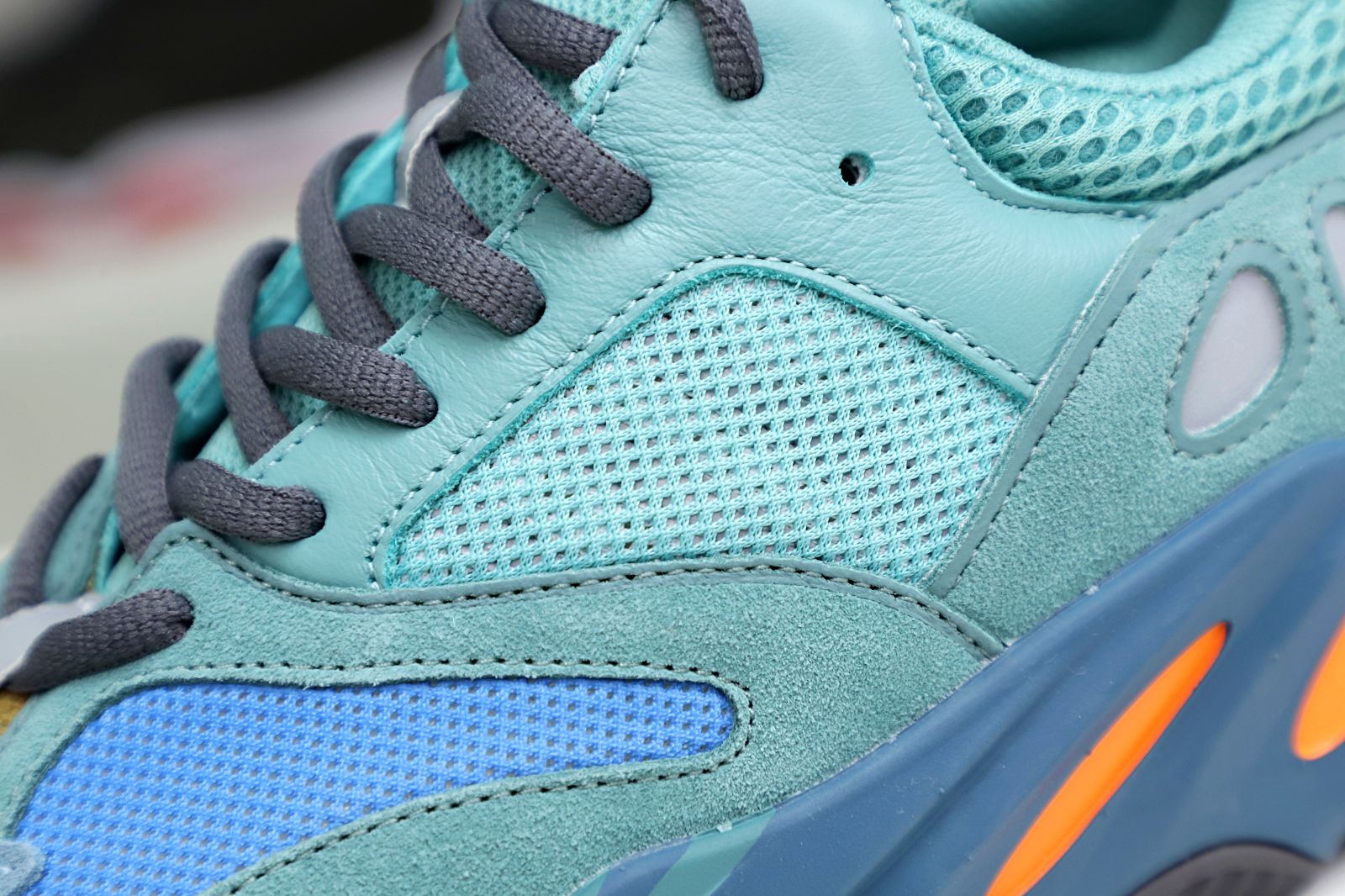 Yeezy boost 700 Faded