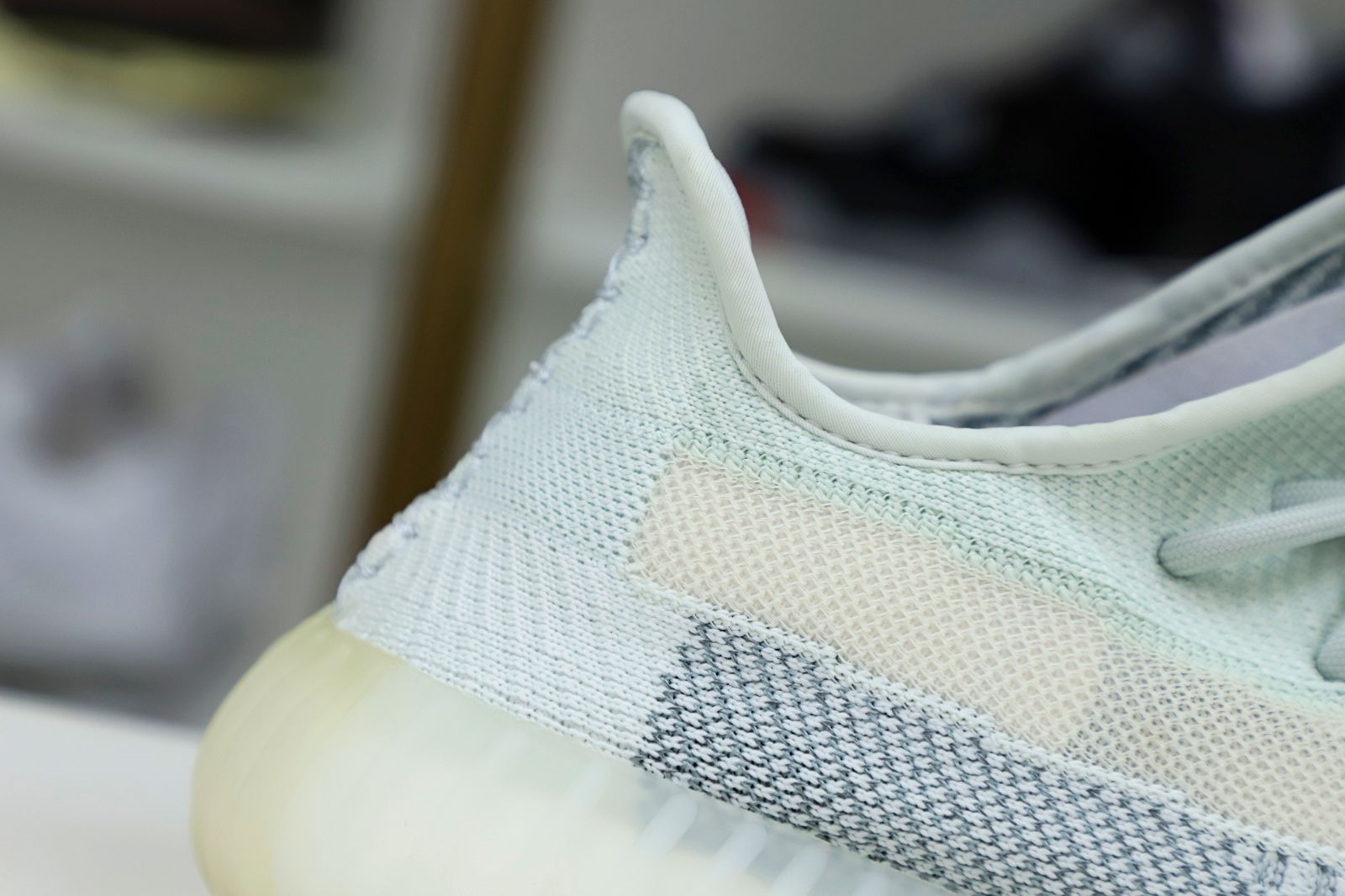 YEEZY BOOST 350 V2 CLOUD WHITE REFLECTIVE