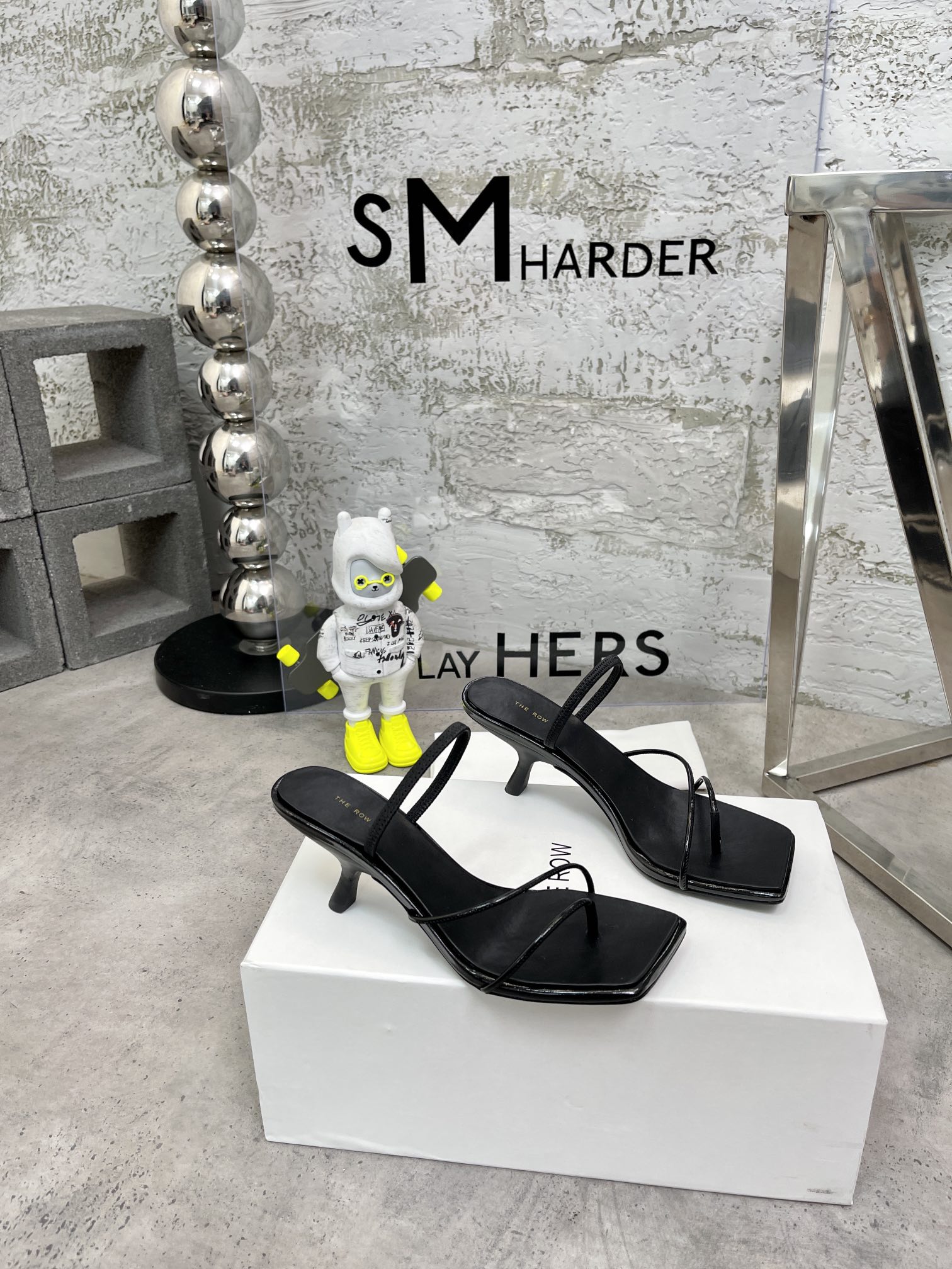 𝐓𝐡𝐞 𝐫𝐨𝐰｜𝟐𝟎𝟐𝟑/𝐒𝐒 𝐧𝐞𝐰 niche tide brand The row 2023 spring and summer new sexy thin strap cat heel sandals