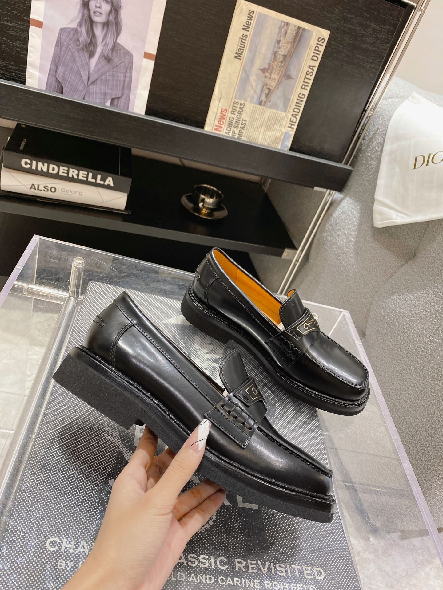 DIOR Early Spring 2023 New Loafers Black