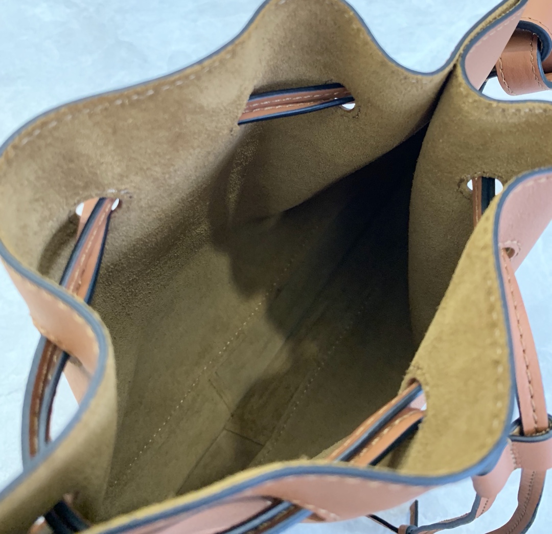 LOEWE Horseshoe flying saucer bag