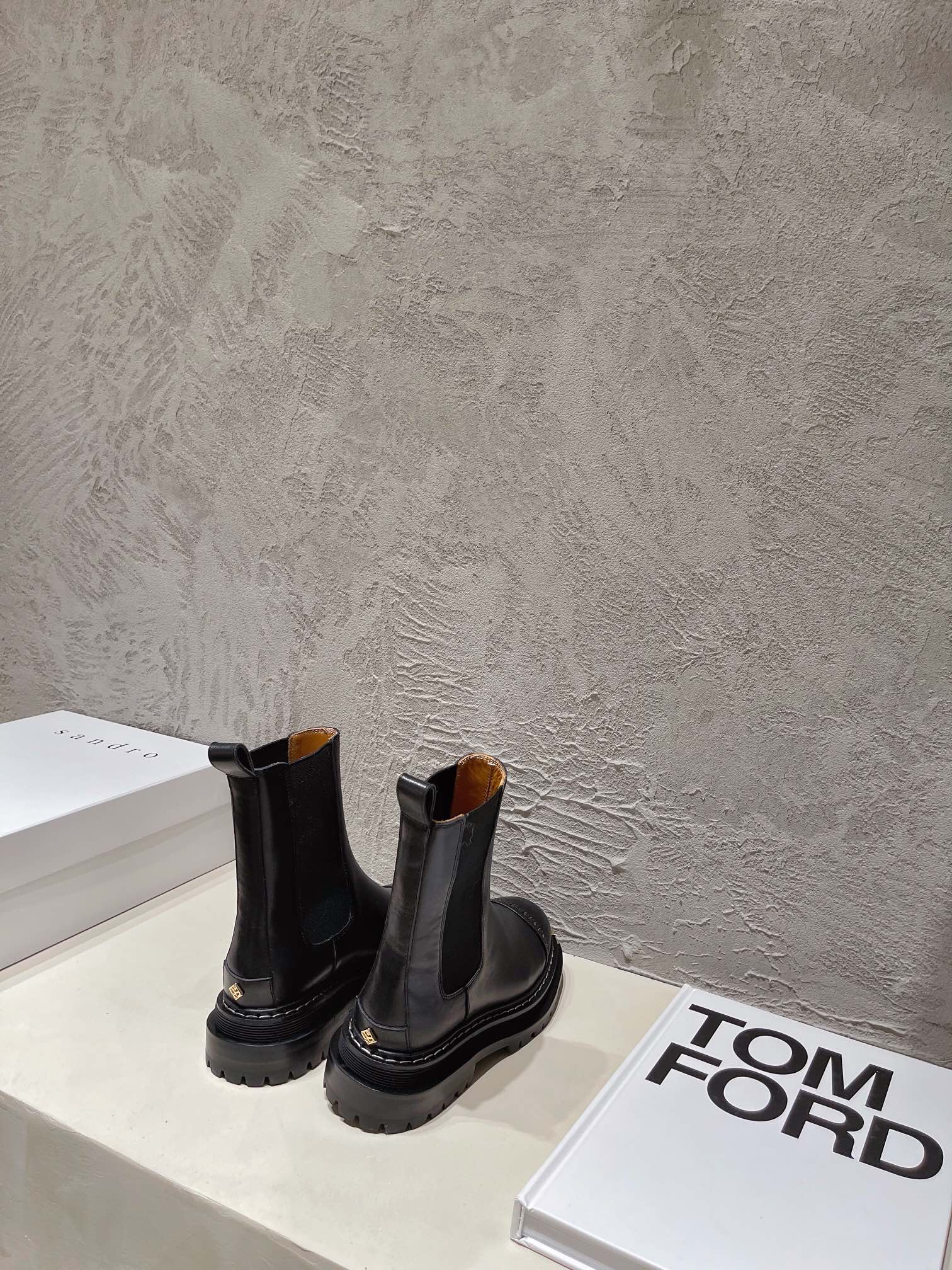 SANDRO 21ss metal head cowhide short Chelsea boots A pair of stylish and cool little boots