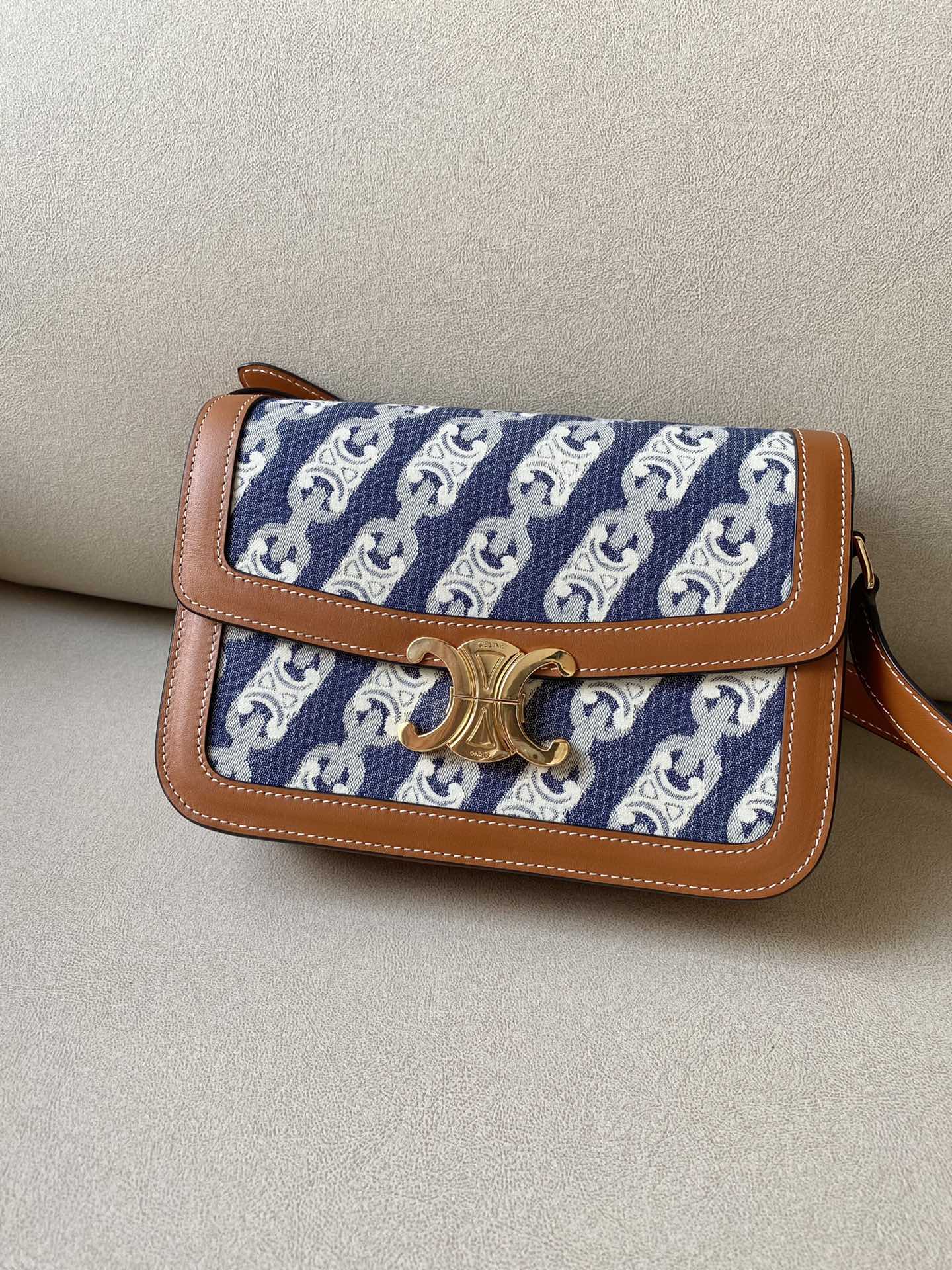 𝐂𝐞𝐥𝐢𝐧𝐞 Triomphe Medium 22.5cm