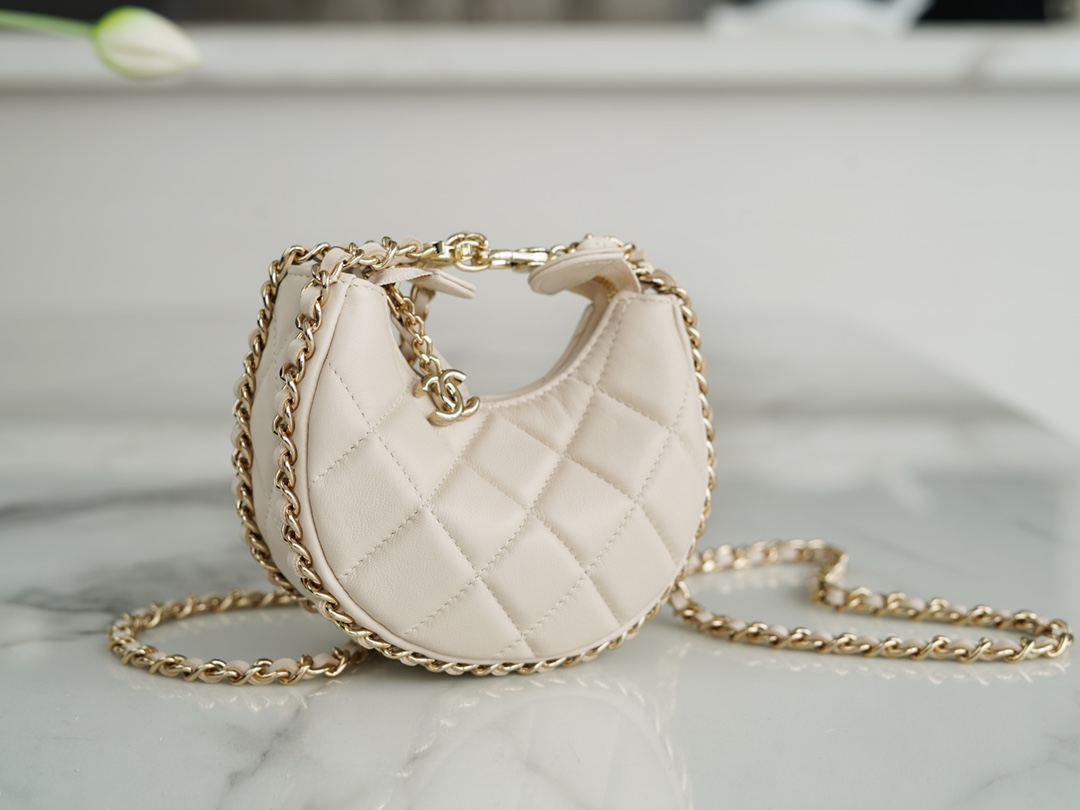 𝗖𝗛𝗔𝗡𝗘𝗟 23p moon/moon bag small light apricot