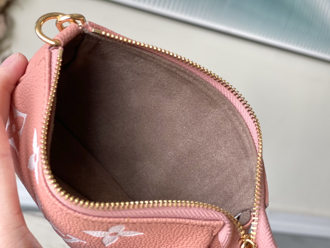 𝐋𝐎𝐔𝐈𝐒 𝐕𝐔𝐈𝐓𝐓𝐎𝐍    M80501