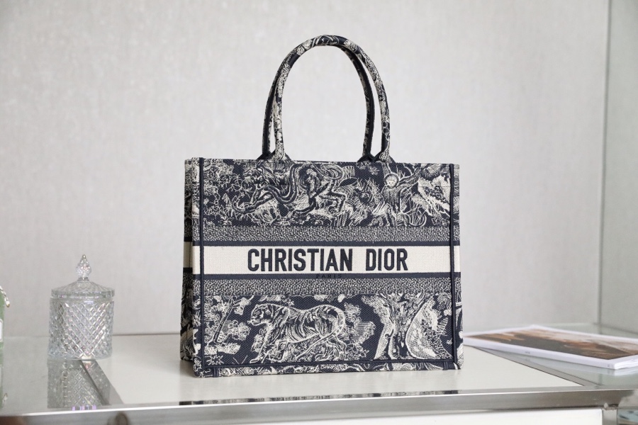 DIOR TOTE blue embroidery