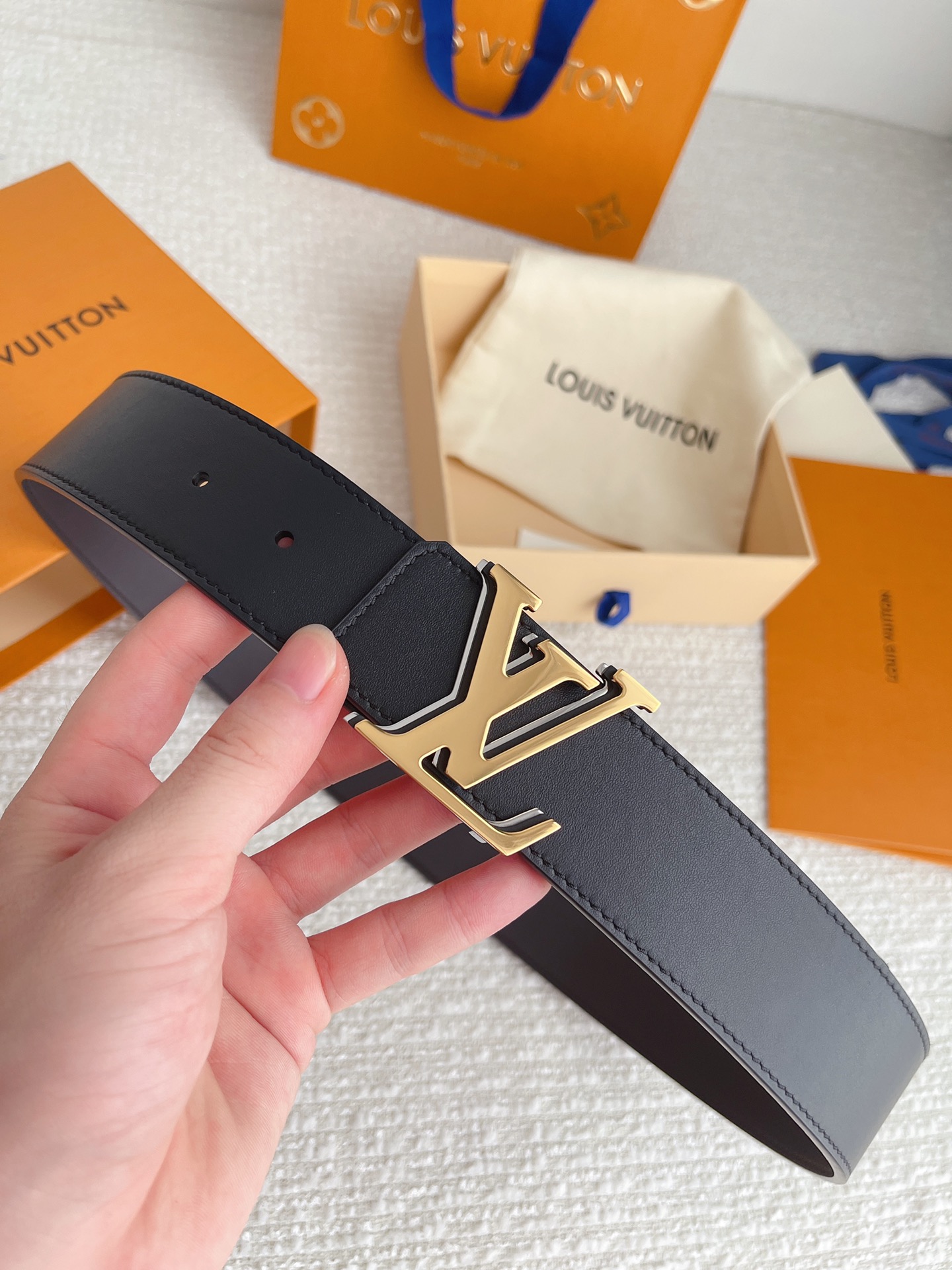 LOUIS VUITTO reversible plain belt