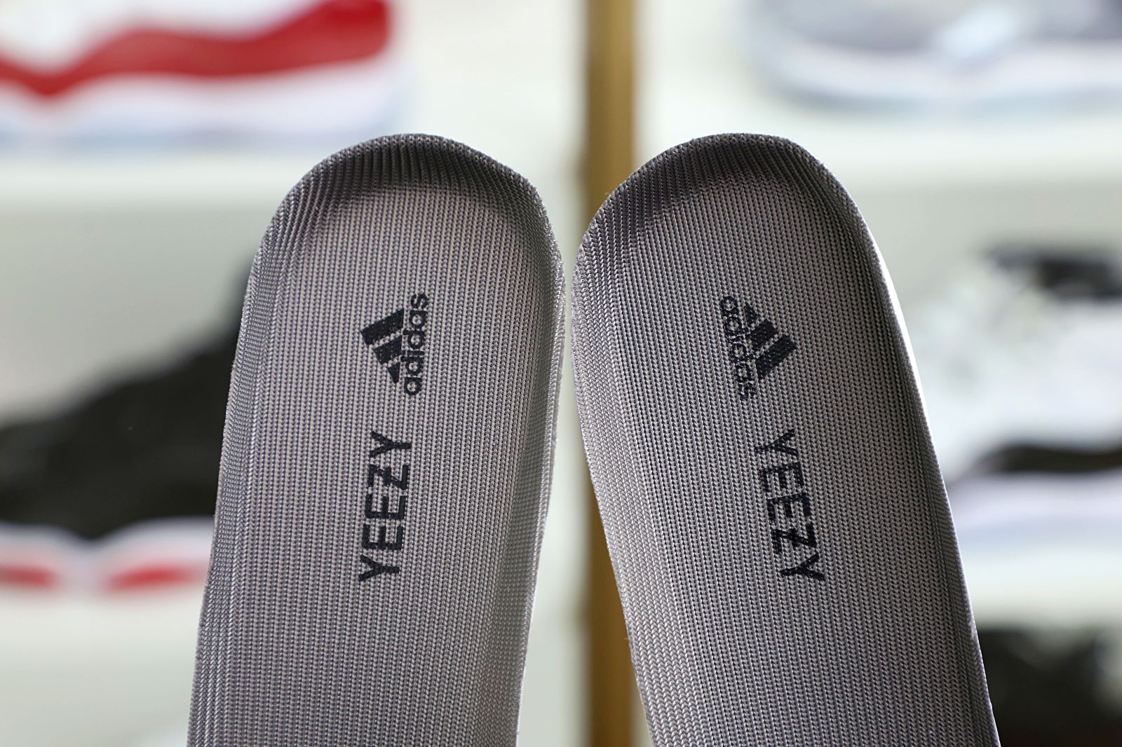 YEEZY BOOST 700 MAUVE