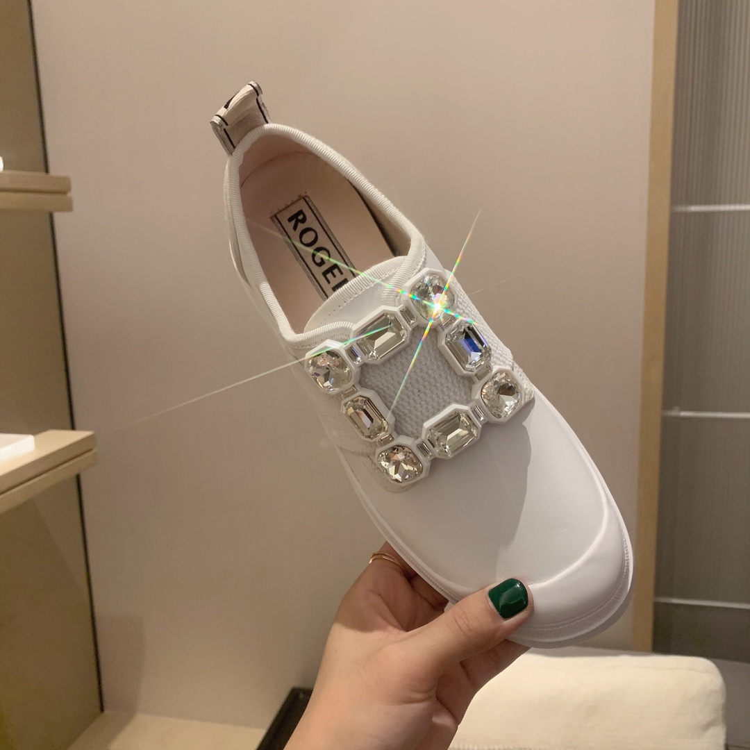 Roger vivier | 𝟐𝟎𝟐𝟏/𝐒𝐒 𝐧𝐞𝐰 2021 spring and summer new, trade positive single RV drill buckle casual shoes