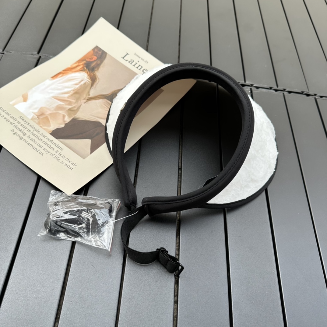 CHANEL empty top hat