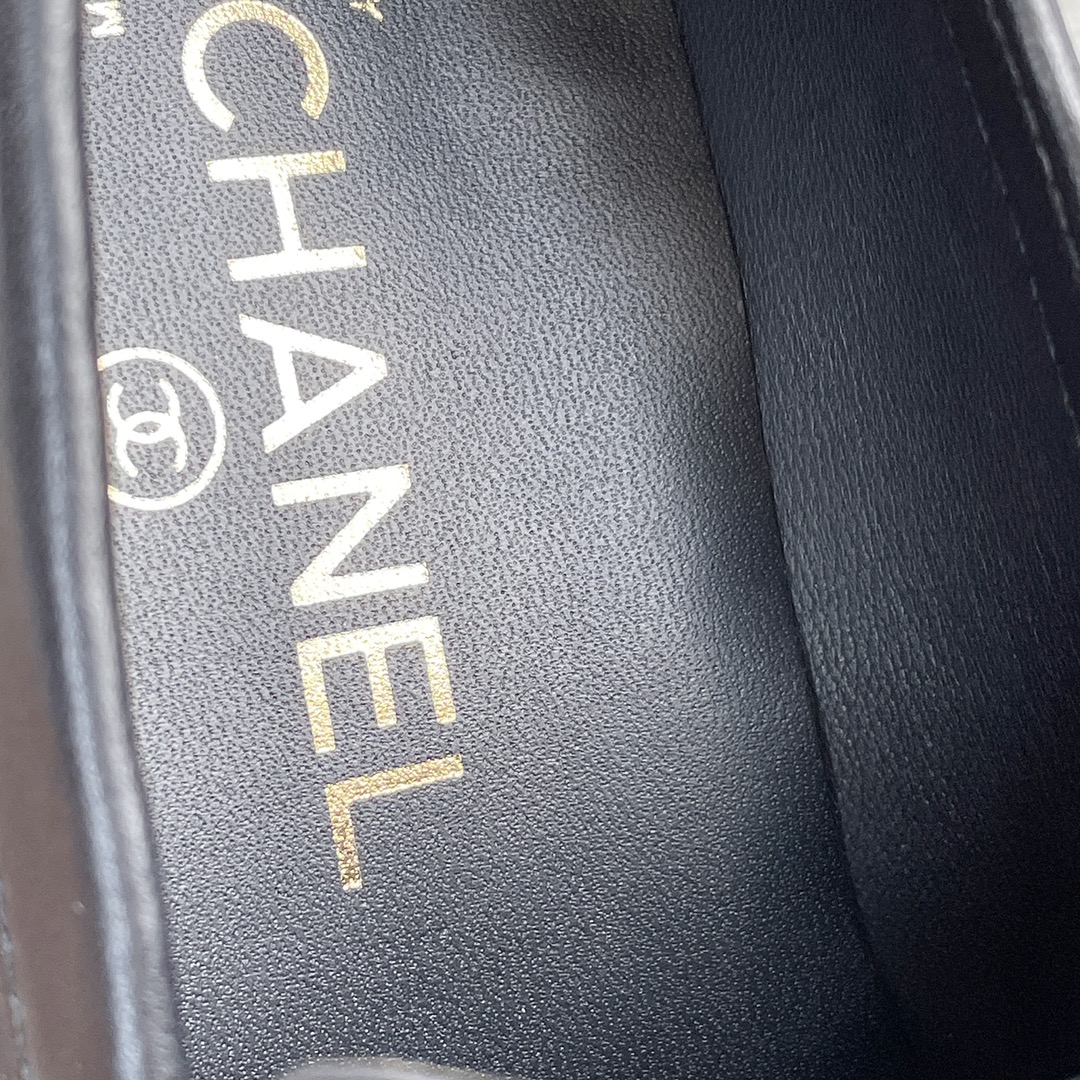 CHANEL Louboutins Simple small single shoes Lace-shaped round Logo leather outsole