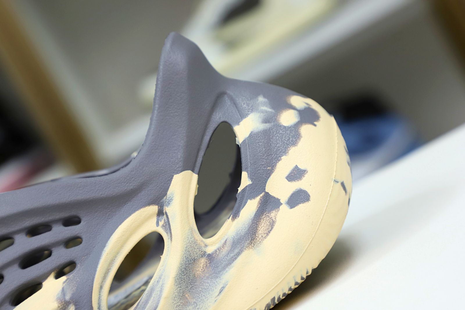 YEEZY FOAM RUNNER MXT MOON GREY