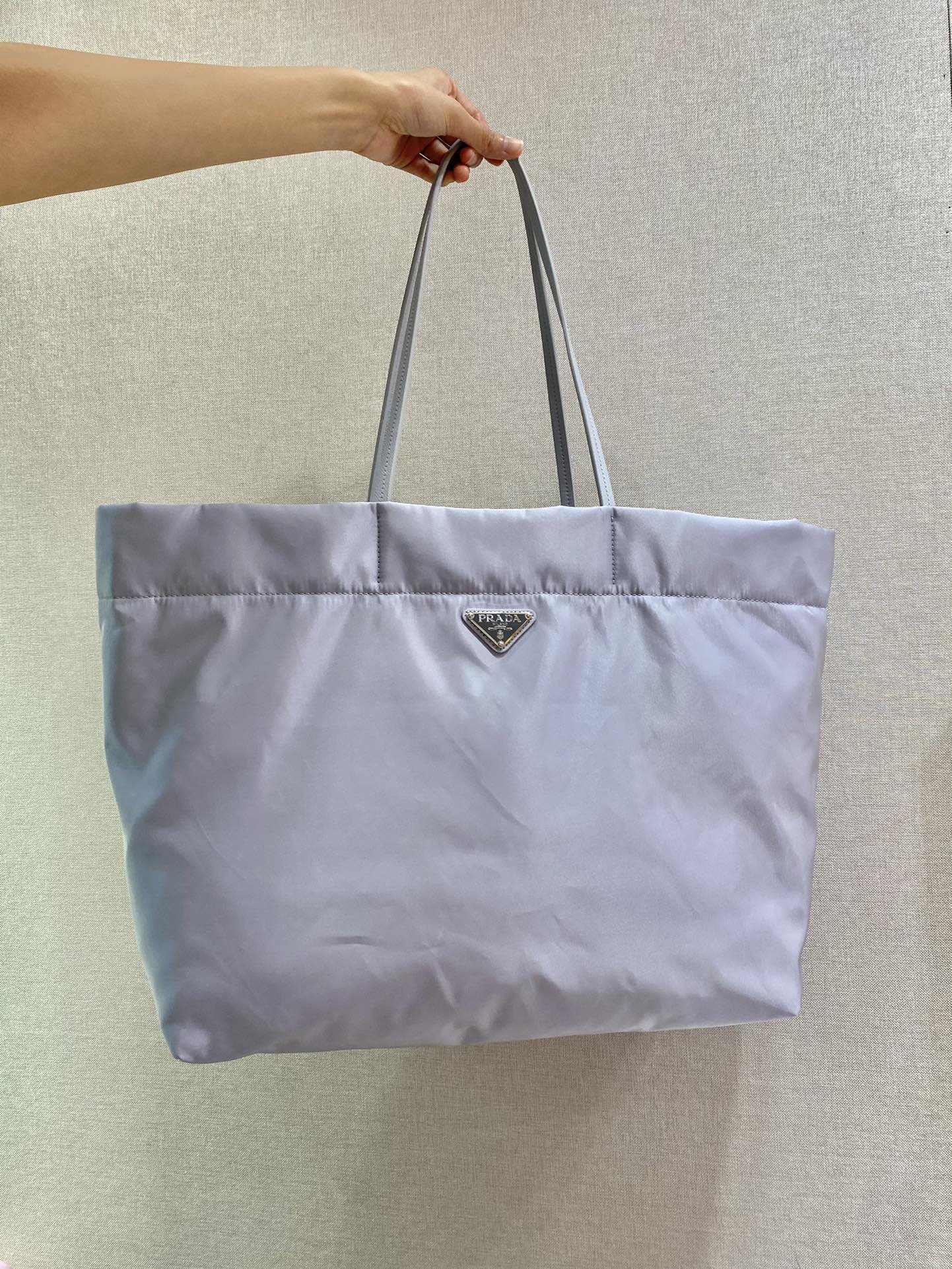 𝐏𝐑𝐀𝐃𝐀 Tote bag 1BG107