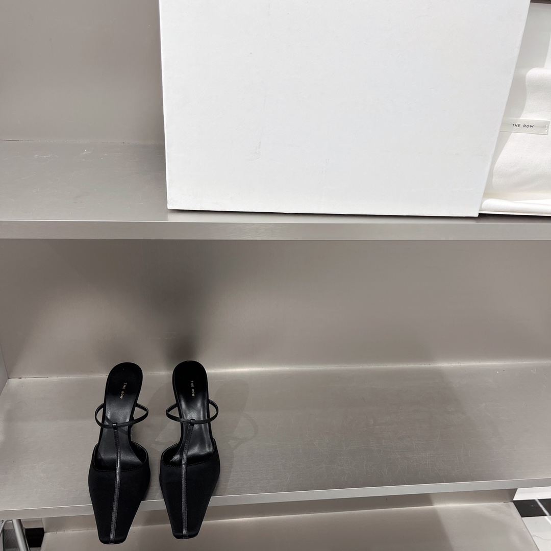𝐓𝐇𝐄 𝐑𝐎𝐖｜𝟐𝟎𝟐𝟐/𝐒𝐒 𝐧𝐞𝐰 new model the row 2022/fw retro minimalist wrap toe heels