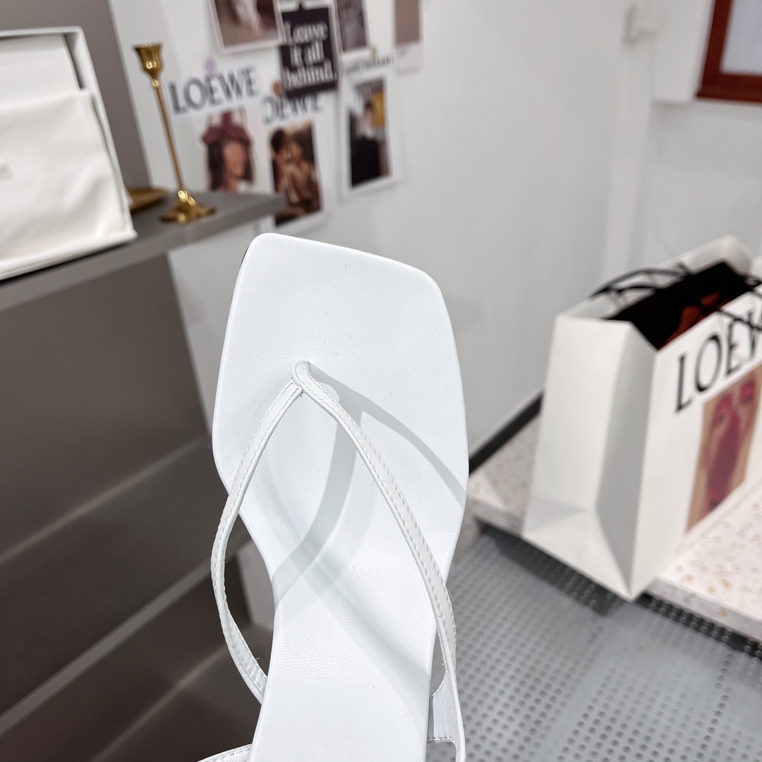 𝐓𝐇𝐄 𝐑𝐎𝐖｜𝟐𝟎𝟐𝟐/𝐒𝐒 𝐧𝐞𝐰 New The row 2022/fw Retro Minimalist Sandals