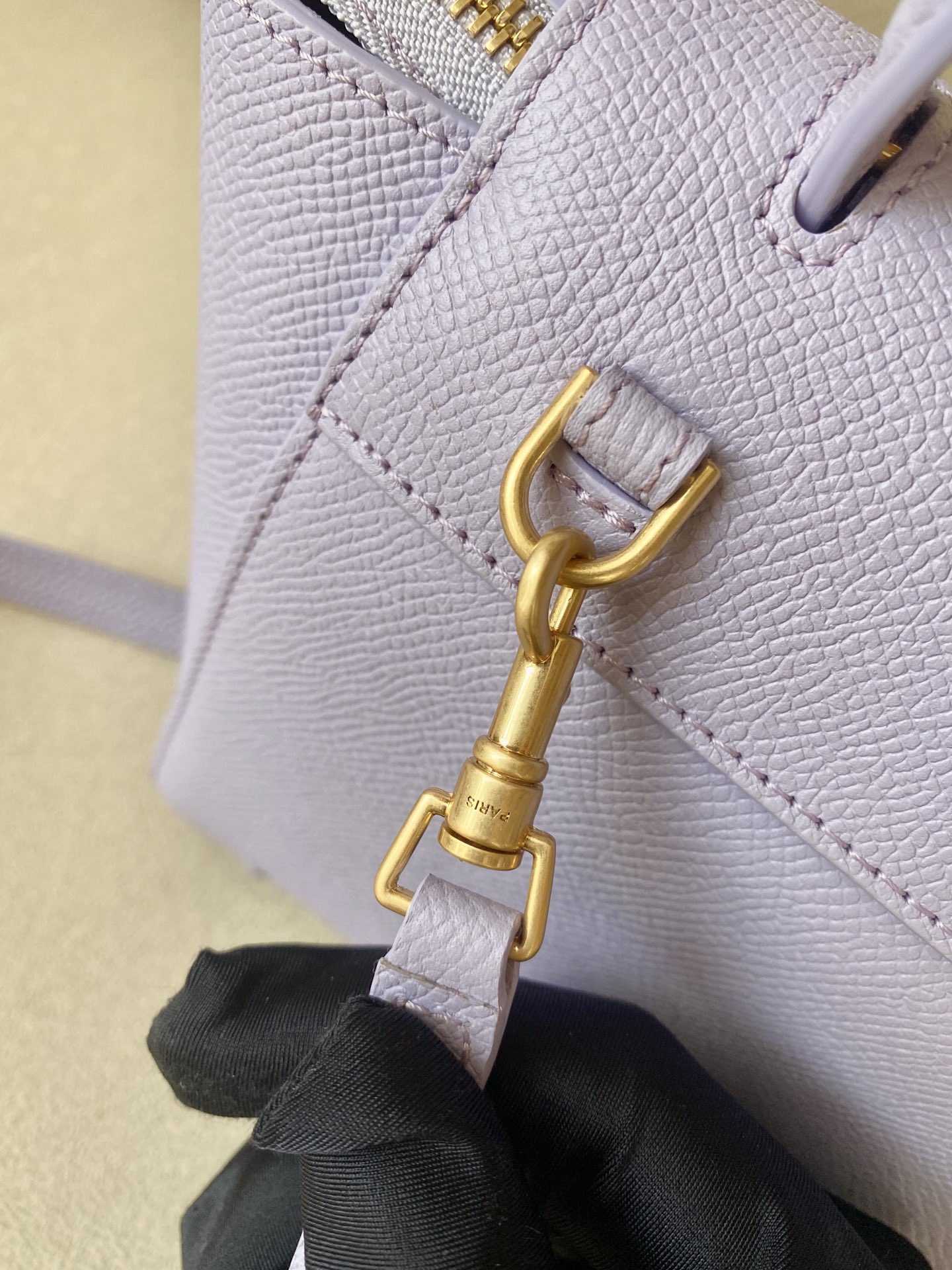 𝐂𝐞𝐥𝐢𝐧𝐞 𝐛𝐞𝐥𝐭 𝐩𝐢𝐜𝐨 𝟏𝟔𝐜𝐦 Grained Calfskin Bag