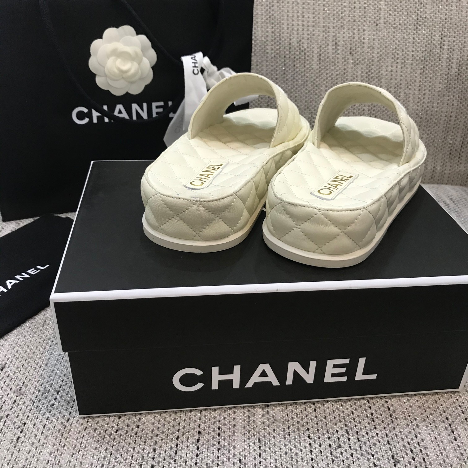 CHANEL 2022 early spring latest honey slippers fashion versatile series imported sheepskin cushioned feet