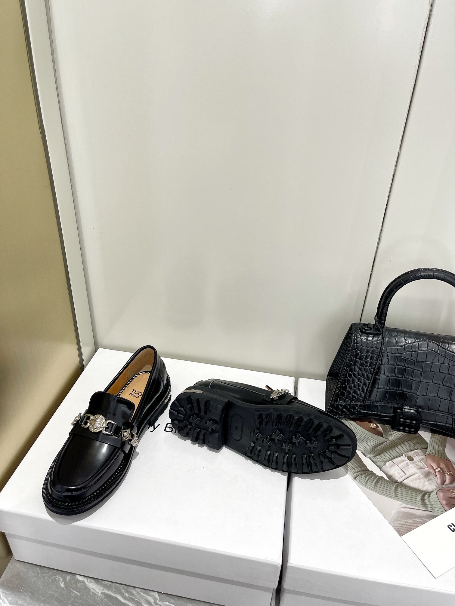 𝐓𝐨𝐠𝐚 𝐏𝐮𝐥𝐥𝐚 ｜𝟐𝟎𝟐𝟐/𝐒𝐒 𝐧𝐞𝐰 Toga Pulla 2022/FW Heavy Crafted Loafers